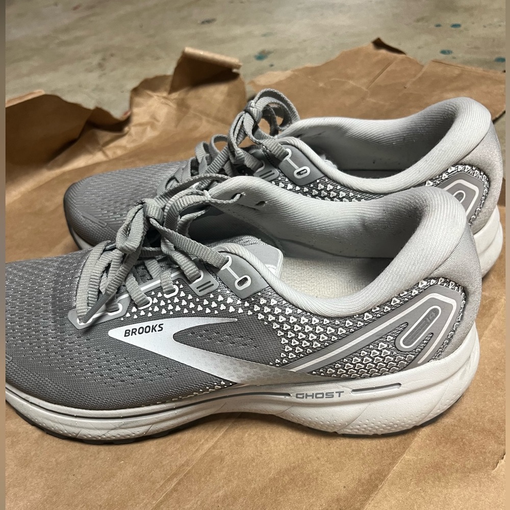 Brooks shoes in grey in size 9.5